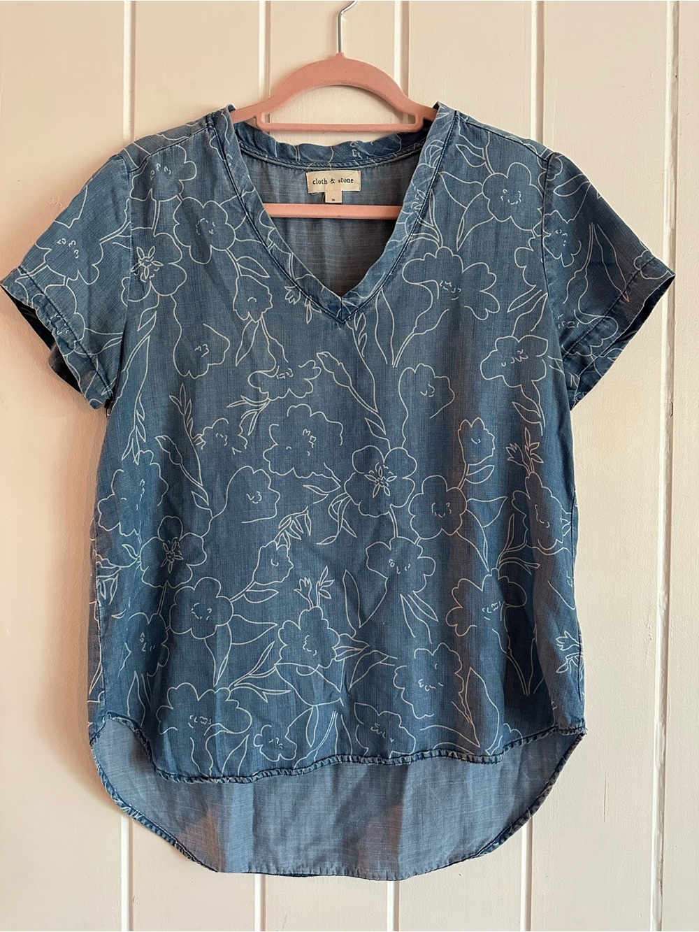 cloth & stone Indigo Blue Floral V-Neck Short Sleeve Top